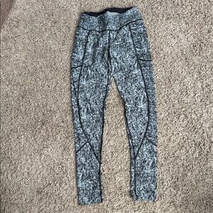 Women's Black and Gray Patterned Leggings size small